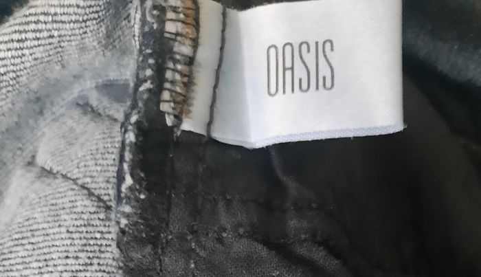 Oasis denim jeans 28 waist and 29 leg in very good condition with no issues UK size 12 see last two photos for exact measurements FREE STANDARD POSTAGE INCLUDED
