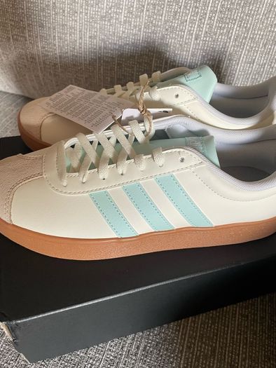 Adidas V L court Size 5. New with Tags