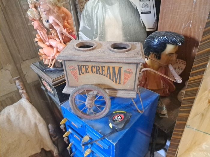 Vintage Display Ice Cream Cart