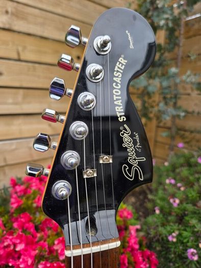 Squier Standard Series Stratocaster - Black & Chrome Special Edition