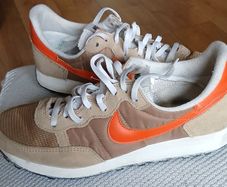 Nike Ladies trainers 15 euro