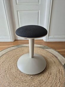 The IKEA NILSERIK sit/stand office chair