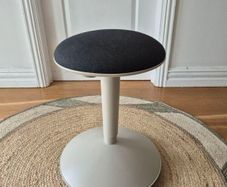 The IKEA NILSERIK sit/stand office chair