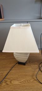 2 Bedside lamps