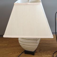 2 Bedside lamps