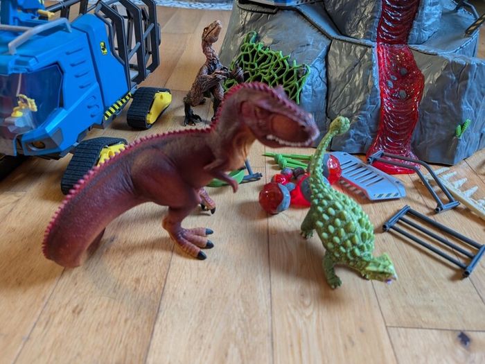 2 x Schleich Sets Dino Volcano & Truck