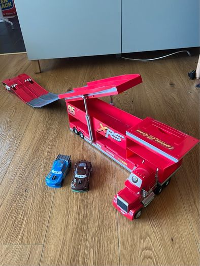 Disney Cars Lightning Mcqueen, Mack Carrier Stunt Race Toy Playset