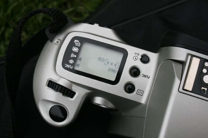 Canon EOS 500 N Film Camera & Vivitar Lens Zoom 28-210mm Bag