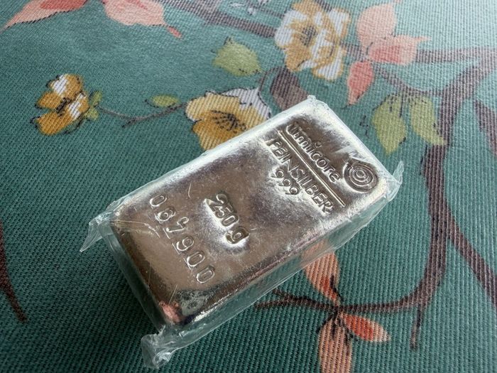 250g silver Umicore bar 999
