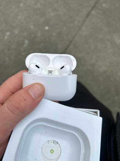 AirPods Pro mag charging case like new in box