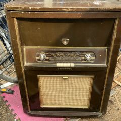 vintage radio and record player