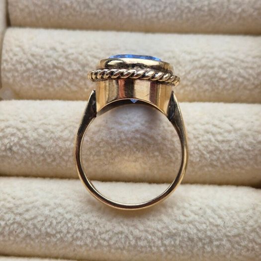 Ring gold 9k 375  with blue amethyst size L (51)( around 6g)