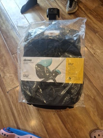 doona buggy and Isofix base.