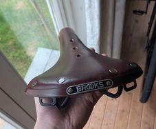 Brooks B17
