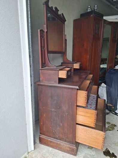 Set of drawers & mirror top
