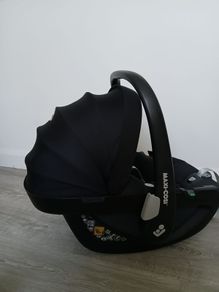 Maxi Cosi Pebble 360 car seat with base