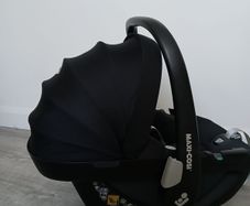 Maxi Cosi Pebble 360 car seat with base