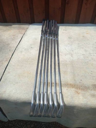 Dunlop golf irons. Right handed clubs