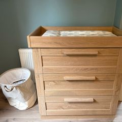 dresser / changing table