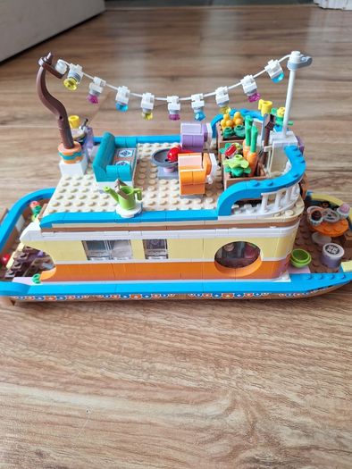 Lego friends houseboat