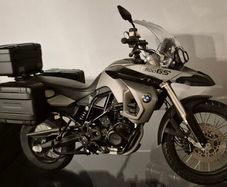AutoArt 1:10 scale die-cast model of a BMW F 800 GS motorcycle