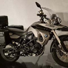 AutoArt 1:10 scale die-cast model of a BMW F 800 GS motorcycle