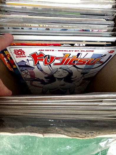 Marvel, DC & Indie Medium Comic Box w 180 comics for Sale