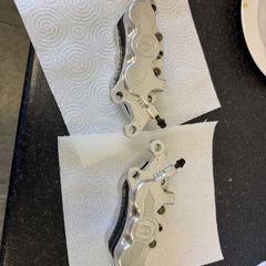 Harley Davidson, Performance Machine six piston brake calipers.