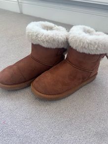 CONGUITOS Ugg style boots