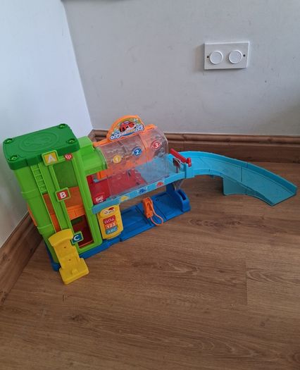 Carl's car wash toy garage