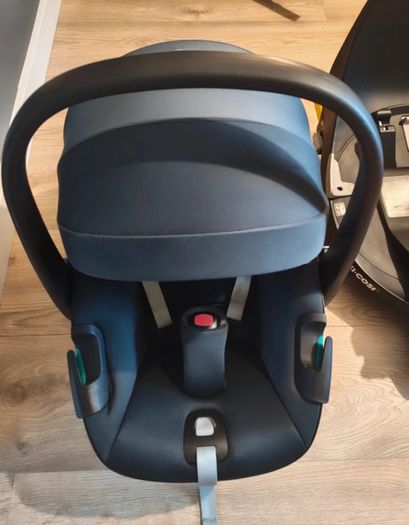 Maxi-cosi Pebble 360 car seat and isofix base / excellent condition