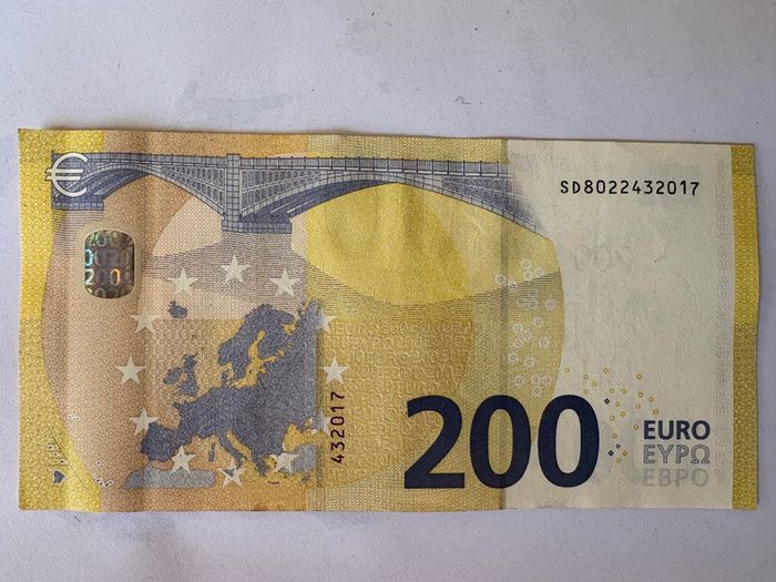 200 Euro bank note