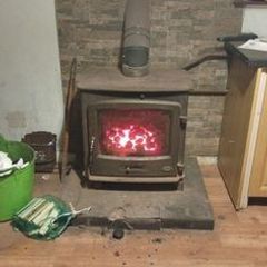 Hertage log burner stove good size works as should fluet pipe and surround with it