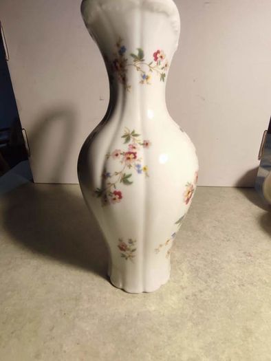 Lovely Vase Royal Porzellan Bavaria K P M Germany Handarbeit.