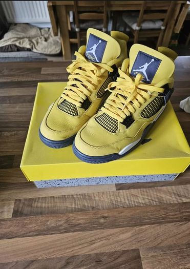 Air Jordan 4 Retro Lightning
