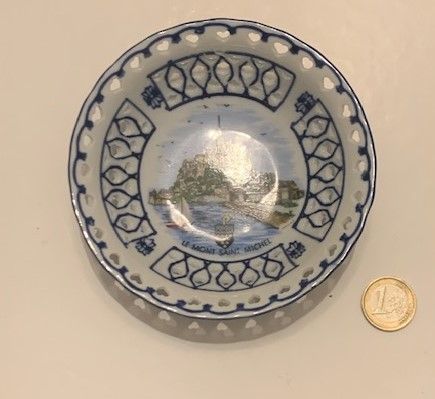 BNWT French porcelain decorative plate ornament with image of Mont St Michel