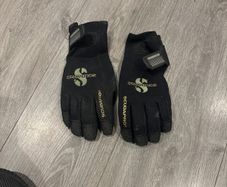 scuba pro gloves and Northern Diver dry bag