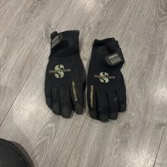 scuba pro gloves and Northern Diver dry bag