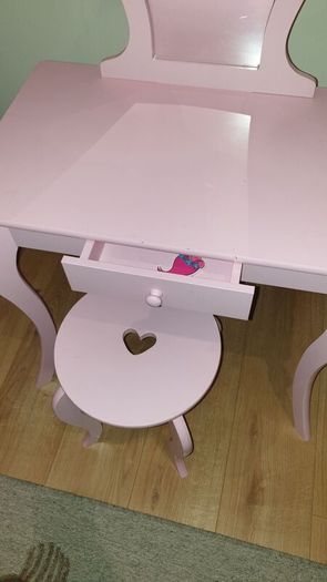 Kids pink desk with chair