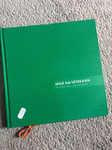 Mna na hEireann book