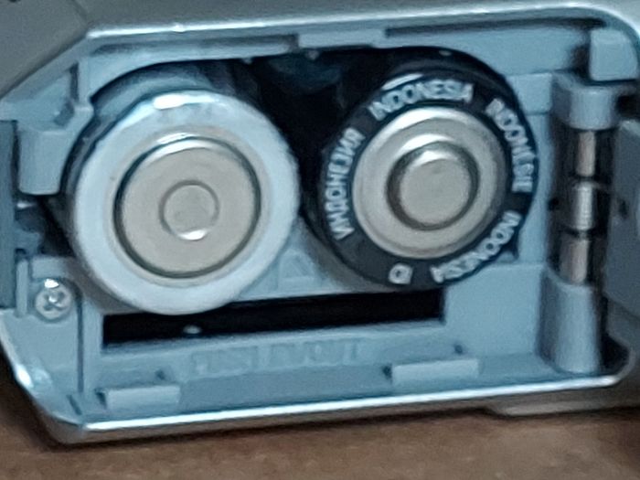 Sony Cyber-Shot Model DSC-S650, 7.2 Megapixels, Takes 2 x AA Baterys, in excellent working and cosmetic condition