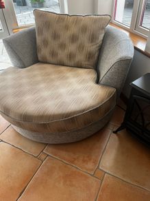 Swivel chair