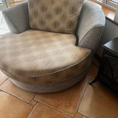 Swivel chair