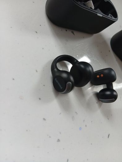 Phillips Clip On Earbuds