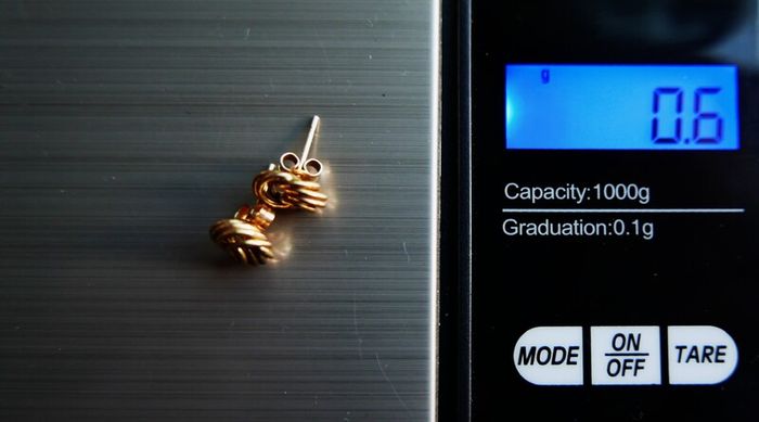 Vintage Solid 9ct Yellow Gold 375 Knot  Stud Earrings,  0,6g