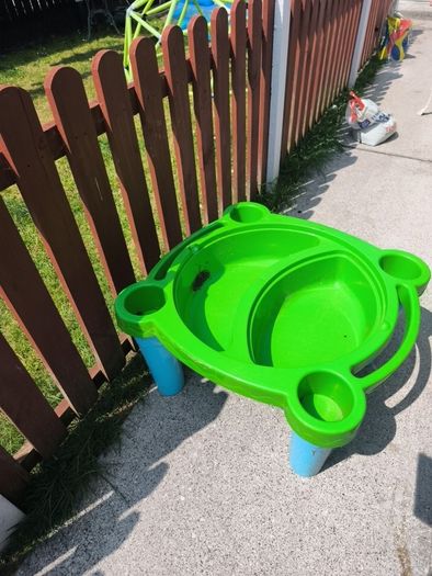 sand and water table, free to collect