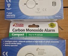 Carbon monoxide alarm x 2