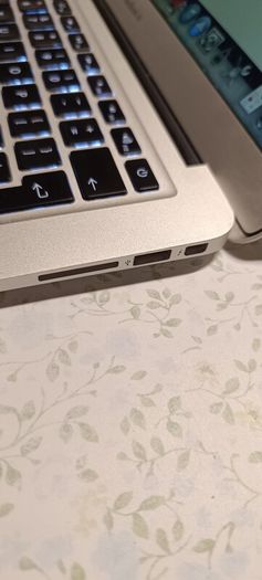 apple macbook air A1466