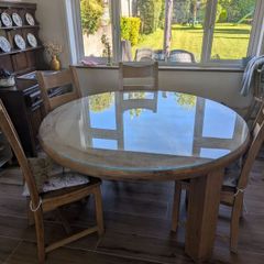Solid oak 5ft round table with tempered glass top