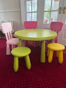 Kids table and chairs